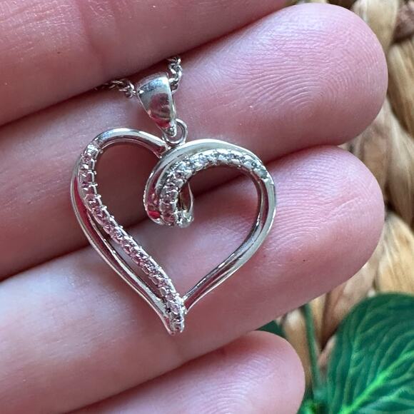BOGO FREE SILVER HEART CRYSTAL NECKLACE - Picture 5 of 6